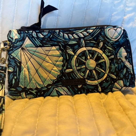 Vera Bradley
RFID Tech Wallet
Nautical print fabric - Picture 2 of 4